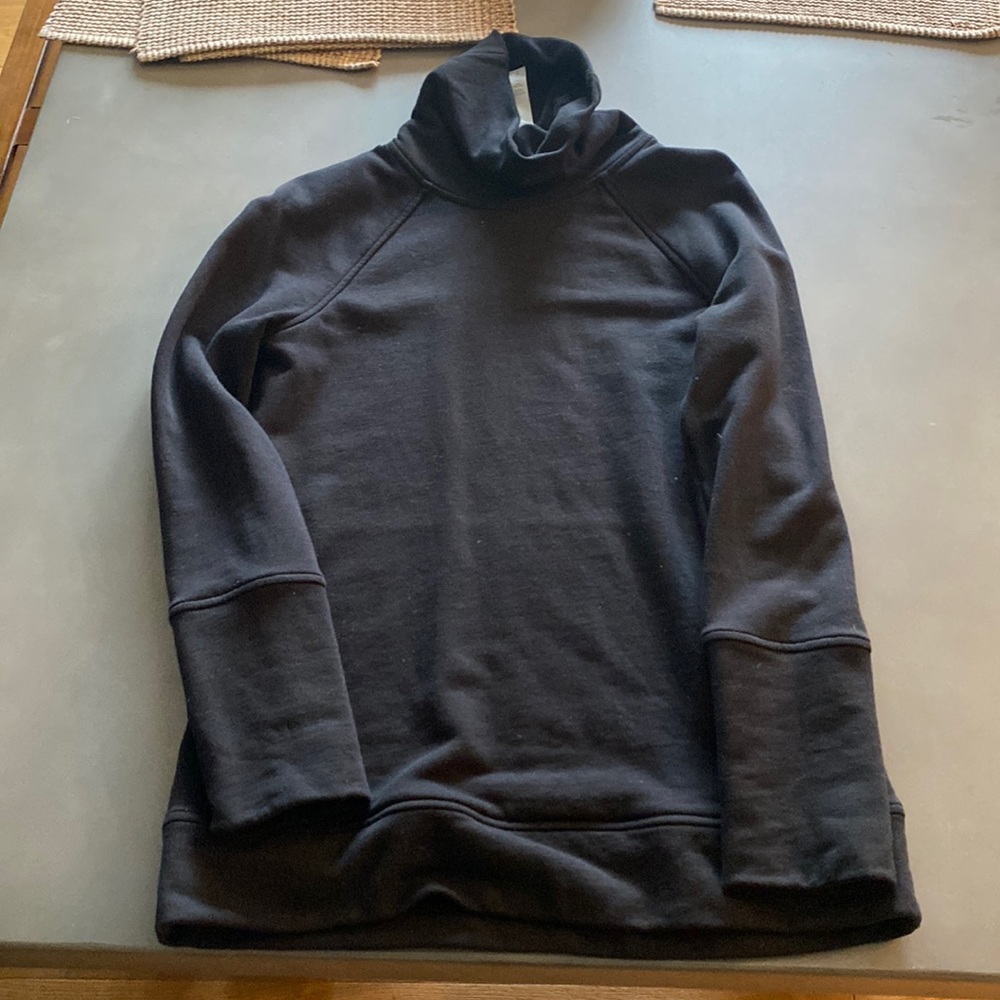 Lululemon women’s black funnel neck sweatshirt size 6
